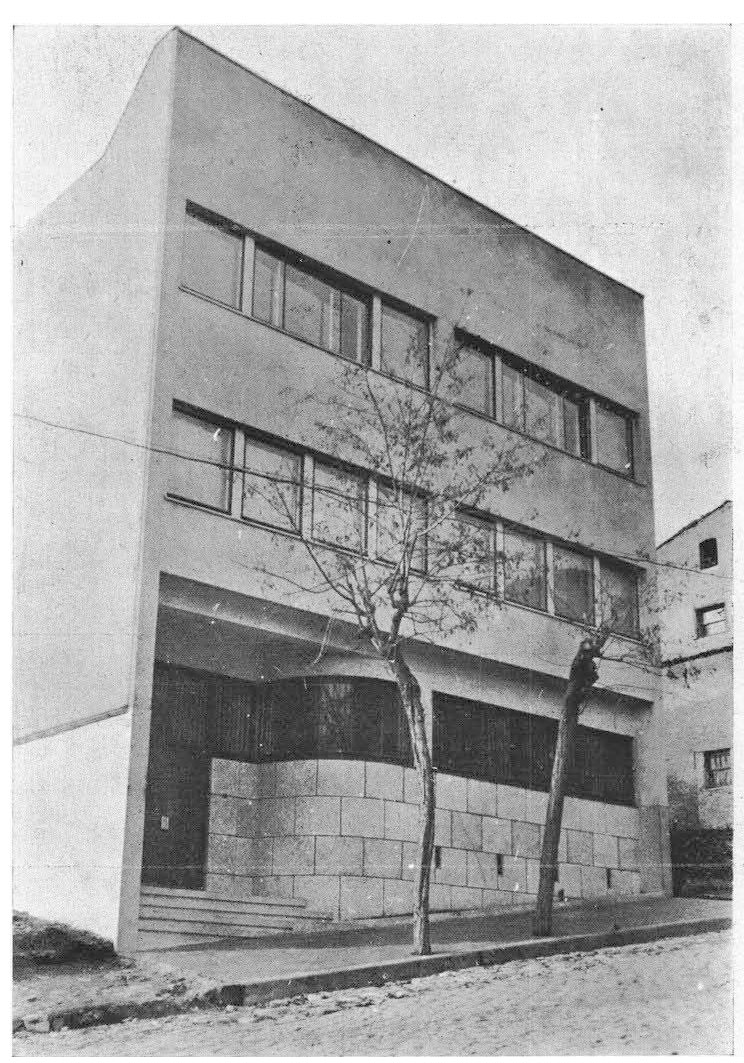 Resim 4. Bayan Firdevs Evi’nde zemin kattaki köşe, eğrisel biçimde içe dönerek apartman kapısının bulunduğu nişi hazırlamıştır (Hakkı, 1934: 331).