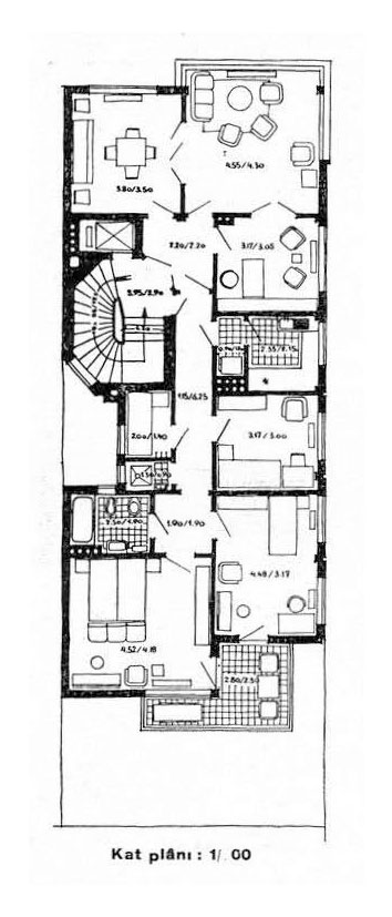 Şekil 1. Göksun Kira Evi’nde her katta tek daire yer almaktadır. Her dairenin “kabul kısmı”nı oluşturan “L” biçiminde iç içe açılan üç odadan oluşan salon ve bir küçük hol bulunmaktadır (Mutlu, 1940: 7).