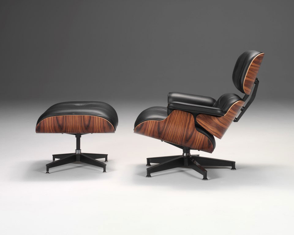 Charles ve Ray Eames tasarımı, Herman Miller üretimi, “Eames Lounge Chair and Otoman”, 1956