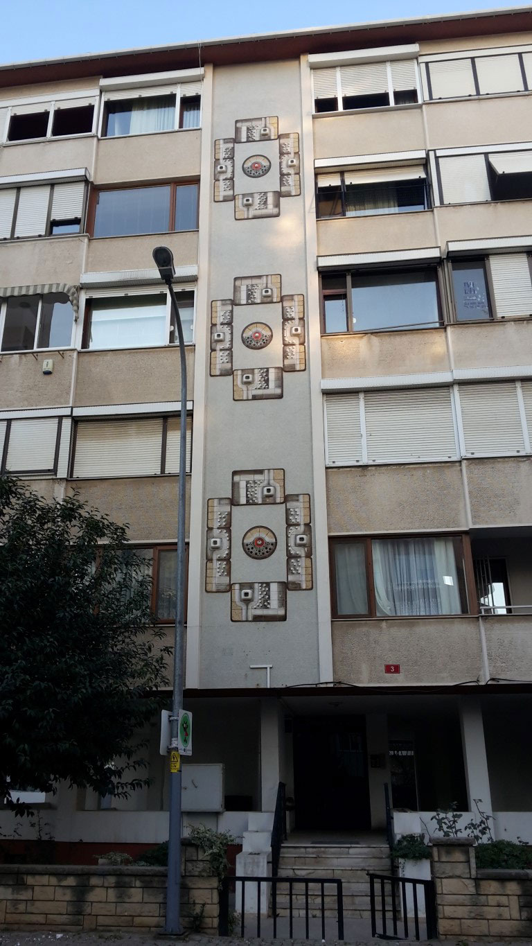 Resim 12. İstanbul, Kadıköy, Caddebostan, Mehtap Sok, İlhan Bey Apt. No: 3, Sanatçı:İlgi, (Ü.K. arşivi).