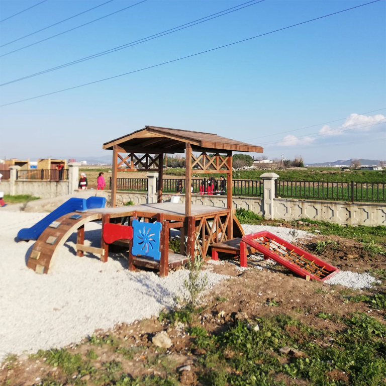 Fotoğraflar: Sümer Ortaokulu Bahçesinde Birimler Kurulduktan Sonra | Herkes İçin Mimarlık Derneği