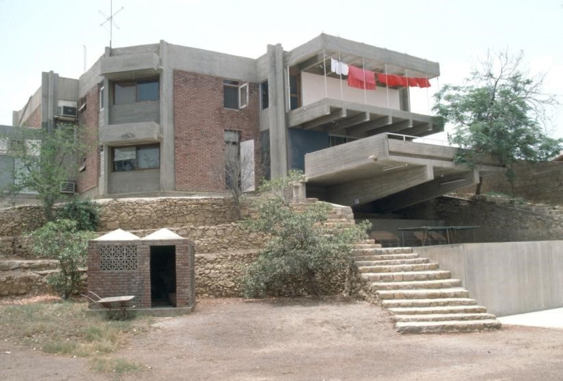 Lari Evi, Karaçi, 1973 (Şimdi aynı zamanda: Çıplak Ayaklı Mimarlar Merkezi)