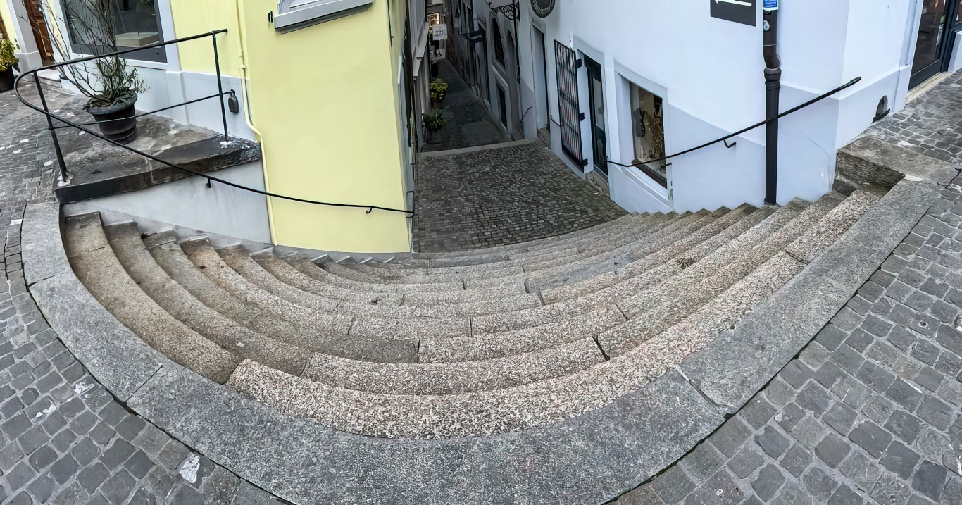 Resim 25. Zürih'ten bir semt içi merdiven (Fotoğraf: Gür, 2022).
