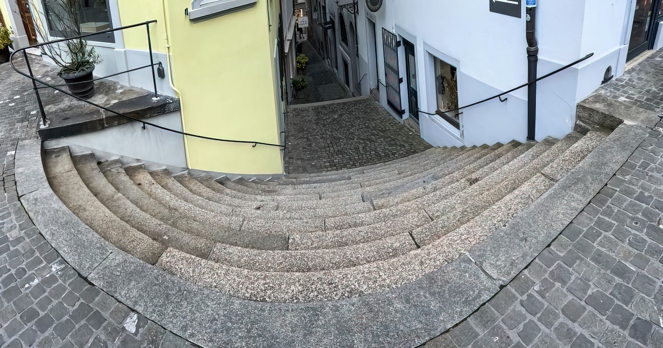 Resim 25. Zürih'ten bir semt içi merdiven (Fotoğraf: Gür, 2022).
