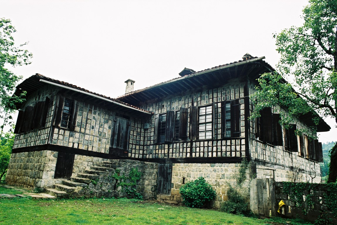 Resim 6. Fındıklı'da bir başka ev (Fotoğraf: Gür, 2006).