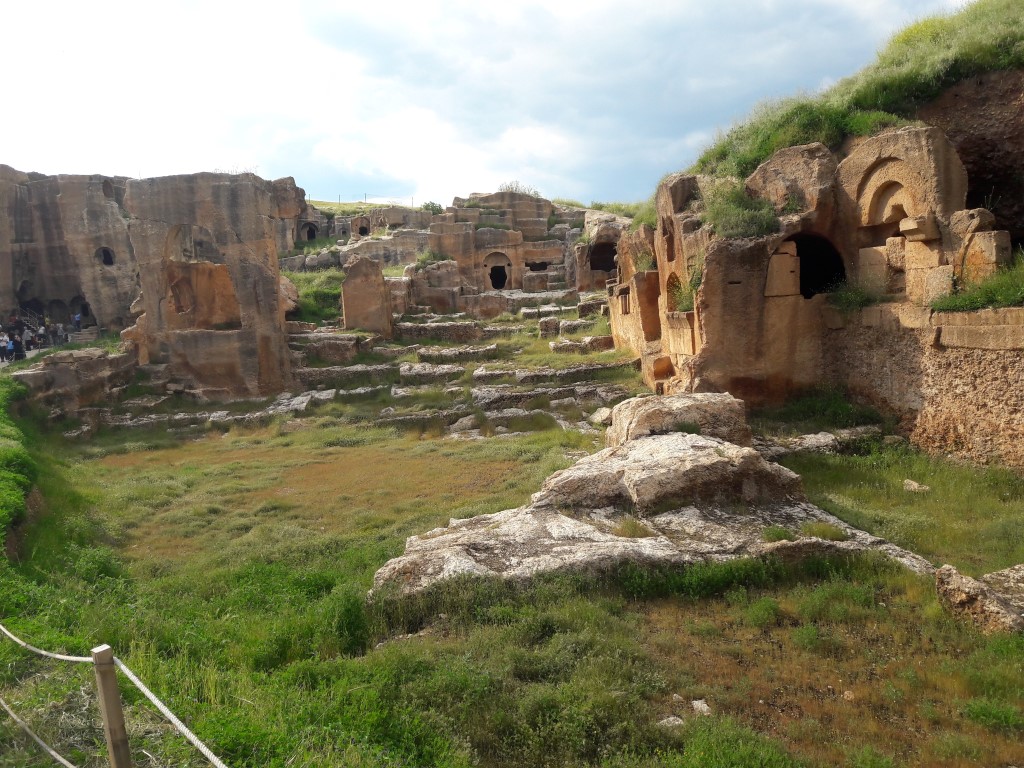 Resim 9. Anastasiopolis (Dara)-mağara tapınaklarının dış merdivenleri (Fotoğraf: Gür, 2018).