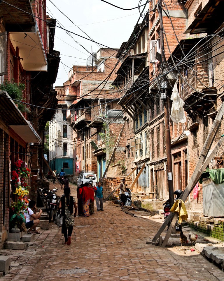 Resim 2. Günümüz Katmandu şehrinden bir sokak görüntüsü.
