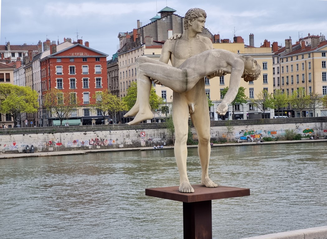 Resim 2. The Weight of Oneself, Michael Elmgreen ve Ingar Dragset, Lyon, 2013 (Fotoğraf:Gür, 2023).