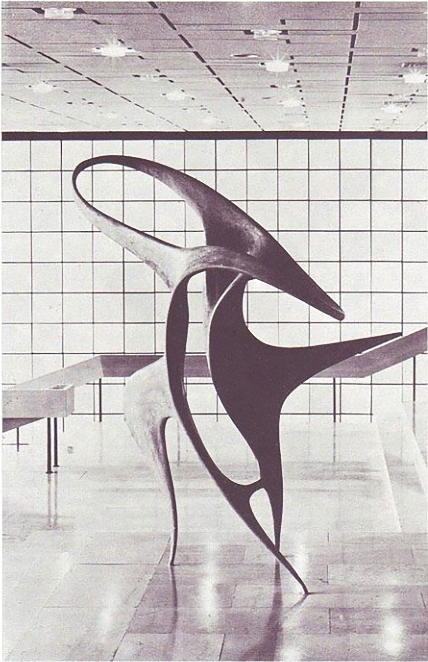 Resim 27. 1977 Parter fuaye, heykel (URL-10).Image 27. 1977 Parter foyer, sculpture (URL-10).