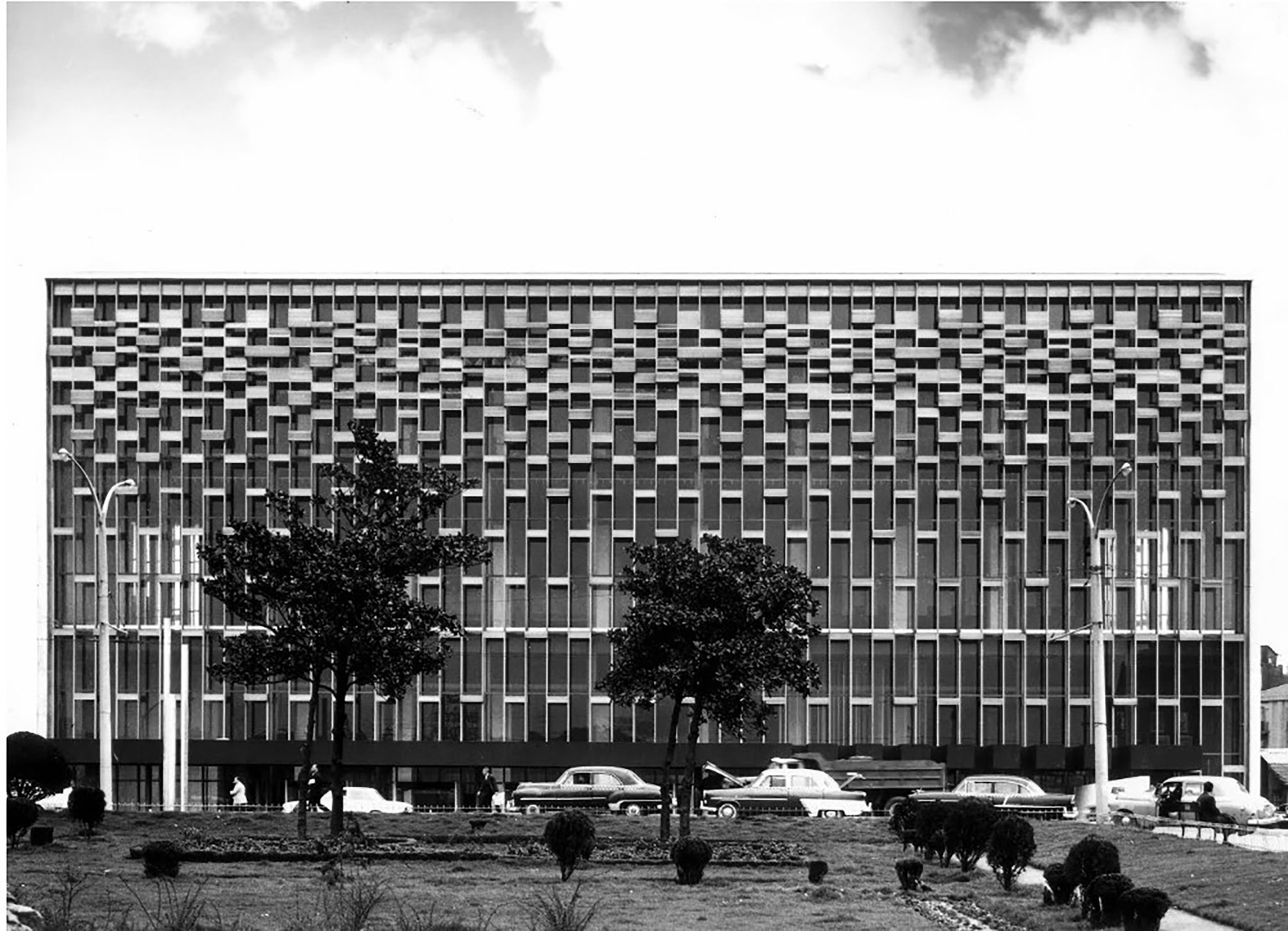 Resim 3. İstanbul Kültür Sarayı cephe görüntüsü, 1969 (URL-4).Image 3. Istanbul Culture Palace facade view, 1969 (URL-4).