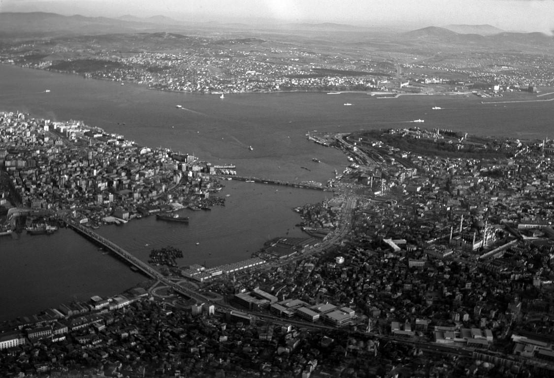 Resim 1. Yerel verilerden doğan bir mimarlık (İstanbul Manifaturacılar Çarşısı, Unkapanı, İstanbul, 1967).