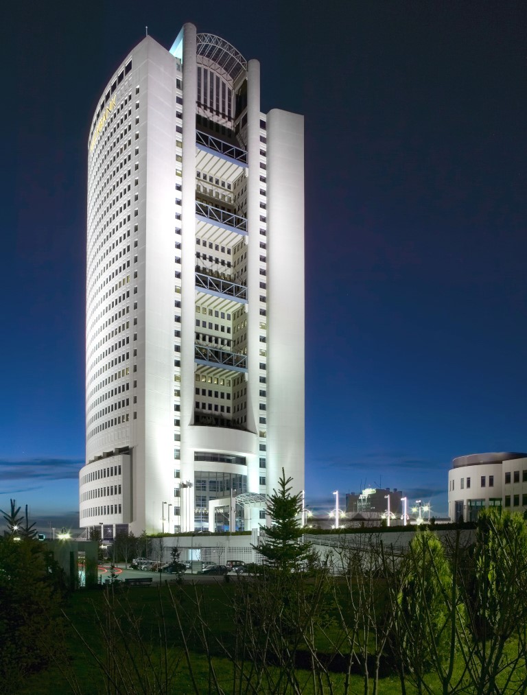 Resim 4. İşlevden doğan bir mimarlık (Halk Bankası Genel Müdürlüğü, Ankara, 1993 (şimdi Ekonomi Bakanlığı).