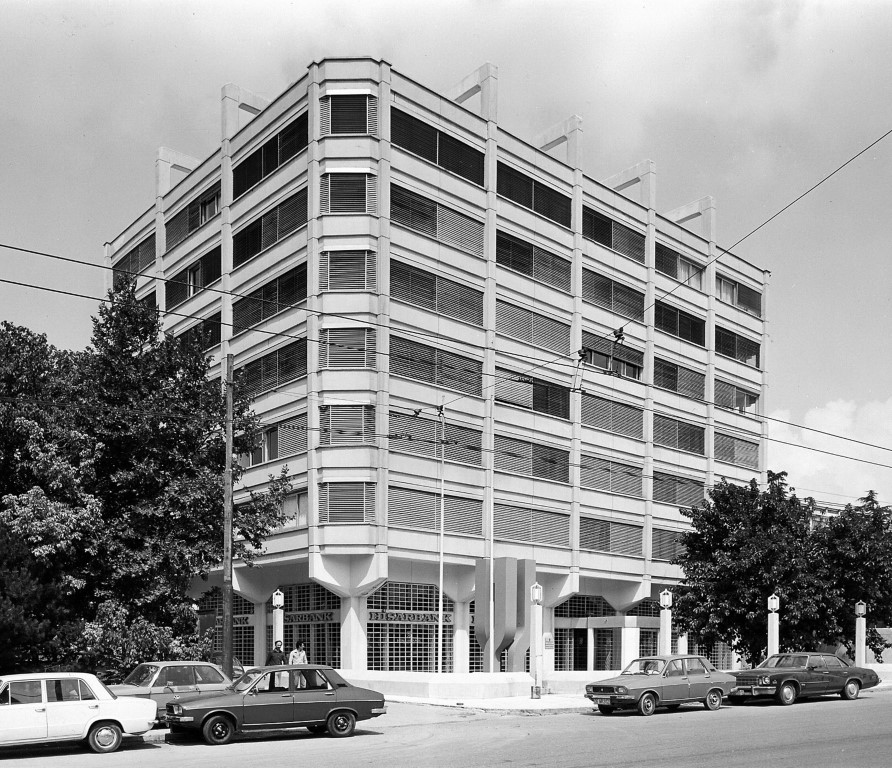 Resim 9. Strüktürden doğan bir mimarlık (Hisarbank, Zincirlikuyu, İstanbul,  1979).