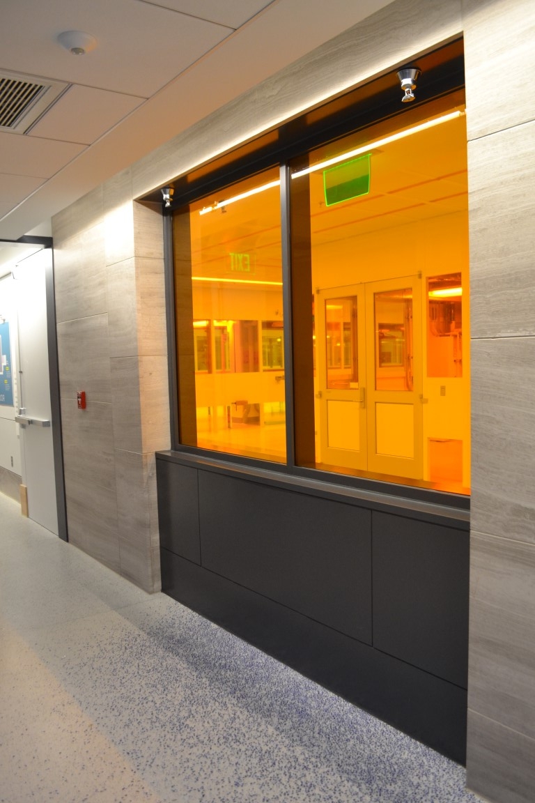 Resim  10, 11, 12. MIT.Nano Binası “temiz oda” mekanları, Cambridge, Massachusetts, USA. (Fotoğraf: Dr. Meral Ekincioğlu).Image 10, 11, 12. The MIT Nano Building, clear room spaces, Cambridge, MA, US. (Photo: Dr. Meral Ekincioglu).