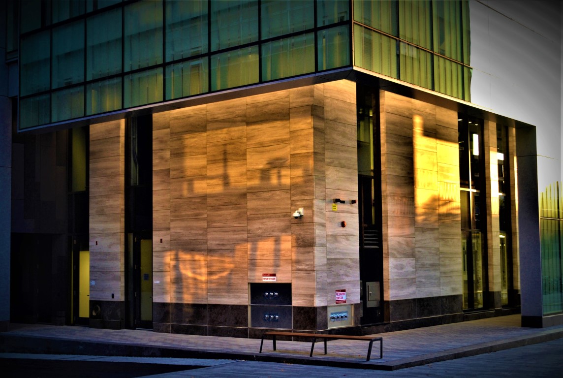 Resim  2. MIT.Nano Binası’ndan bir köşe detay, Cambridge, Massachusetts, USA. (Fotograf: Dr. Meral Ekincioğlu).Image 2. A corner detail from the MIT Nano Building, Cambridge, MA, US. (Photo: Dr. Meral Ekincioglu).