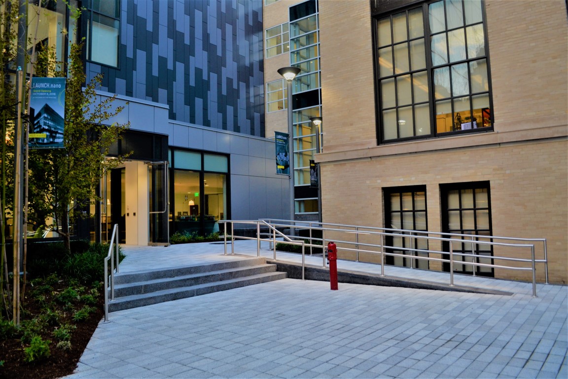 Resim 7. MIT.Nano Binası girişlerinden biri, Cambridge, Massachusetts, USA. (Fotoğraf: Dr. Meral Ekincioğlu).Image 7. One of the entrances of the MIT Nano Building, Cambridge, MA, US. (Photo: Dr. Meral Ekincioglu).