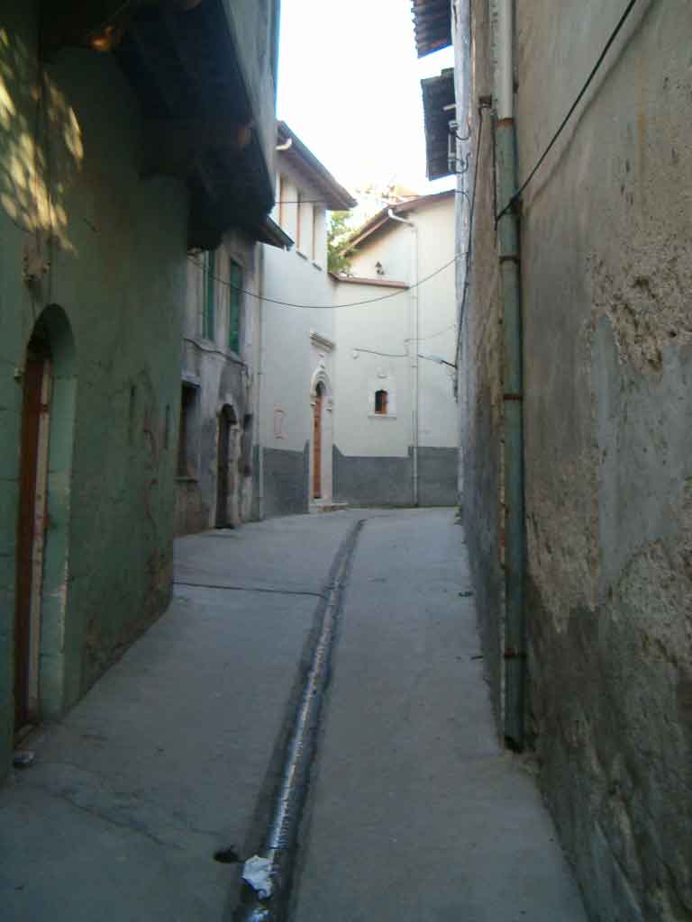 Resim 5. Geleneksel Antakya kent sokakları (Gözde Gali Taşçı Arşivi).