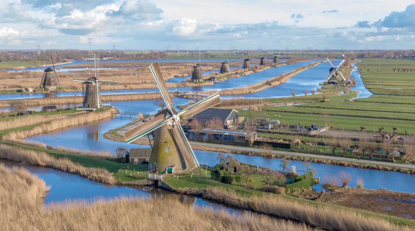 Resim 3. Kinderdijk-Elshout Değirmen Ağı Dünya Miras Alanı’na genel bakış (URL 13).Image 3. Mill Network at Kinderdijk-Elshout, overview of the World Heritage Site (URL 13).