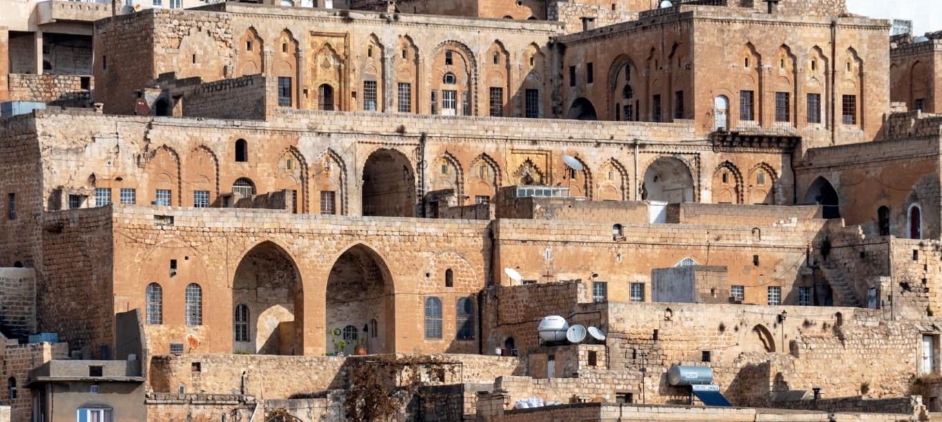 Resim 10. Mardin yapılarının teras tasarımı (URL-7).Image 10. Terrace design of Mardin buildings (URL-7).