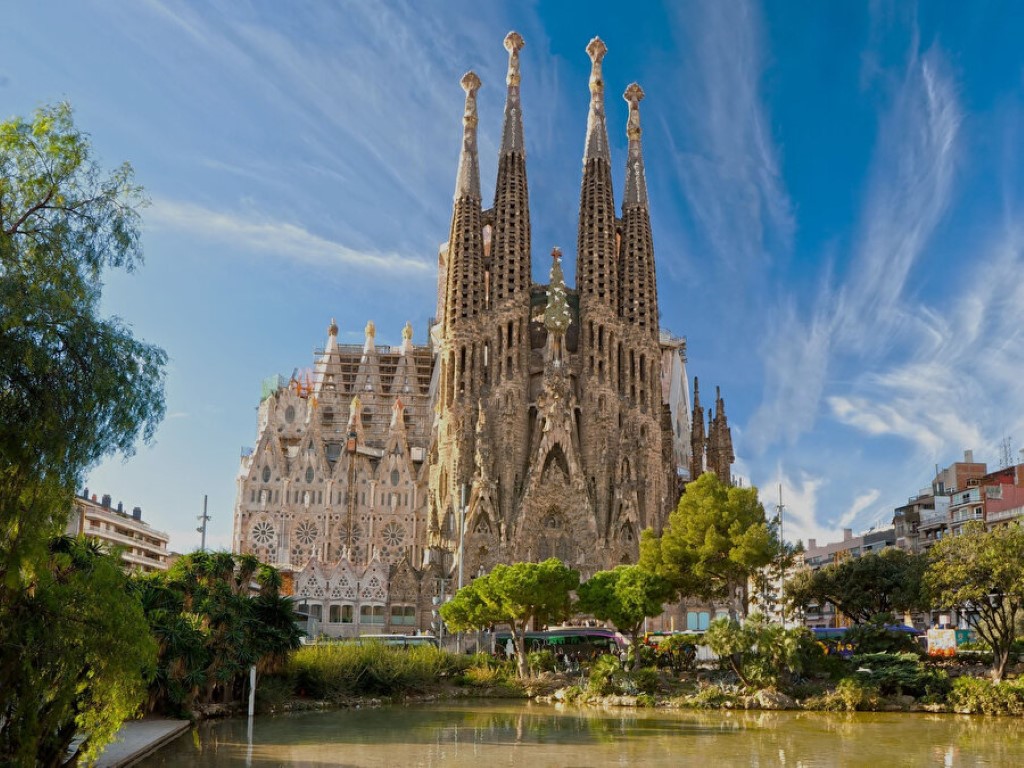 Resim 6. La Sagrada Familia, Antoni Gaudi.