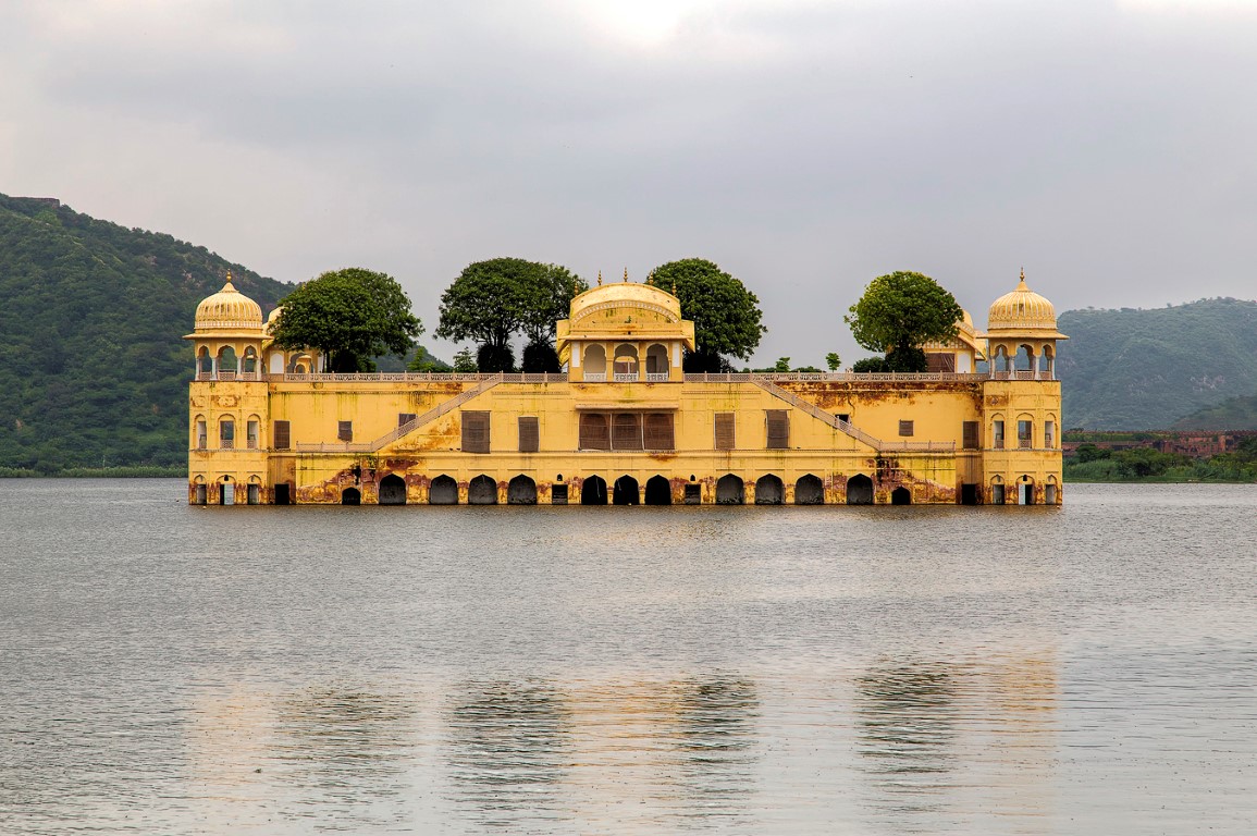 Resim 1. Jal Mahal Sagar Gölünde.