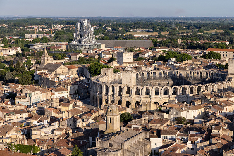 Resim 1. Sanat Merkezi, Arles, Gehry (2022), tarihi ve iklimsel çevreye duyarsızlık (URL-3).