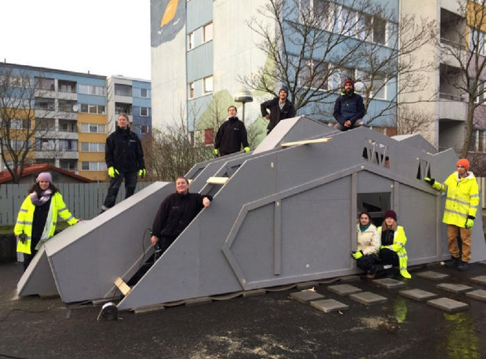 Resim 3. Bergsjön Mahallesi için tasarlanan ve inşaa edilen oyun alanı (URL-2).Image 3. Playground designed and built for Bergsjön neighborhood (URL-2).