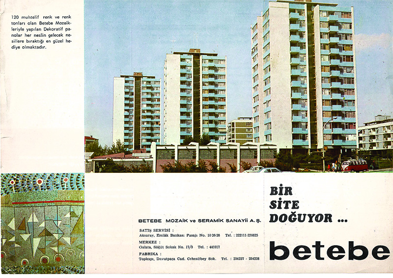Şekil 5. “Bir site doğuyor” sloganıyla Ataköy Projesi’nin görüntülerinin kullanıldığı Betebe tanıtım broşürü, II, (BFA).Figure 5. Betebe promotional brochure-II  using images of the Ataköy Project with the slogan “An apartment complex is born.”