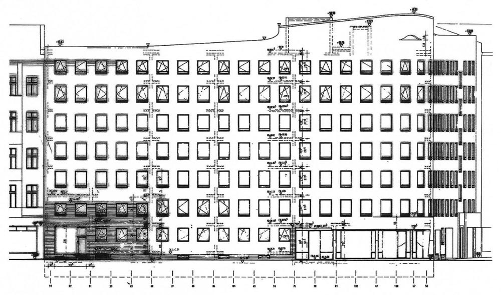 Şekil 1. Göçmenin tek ve ortak bir kimliği vardı: Göçmen!(Bonjour Tristesse’in cephesi).