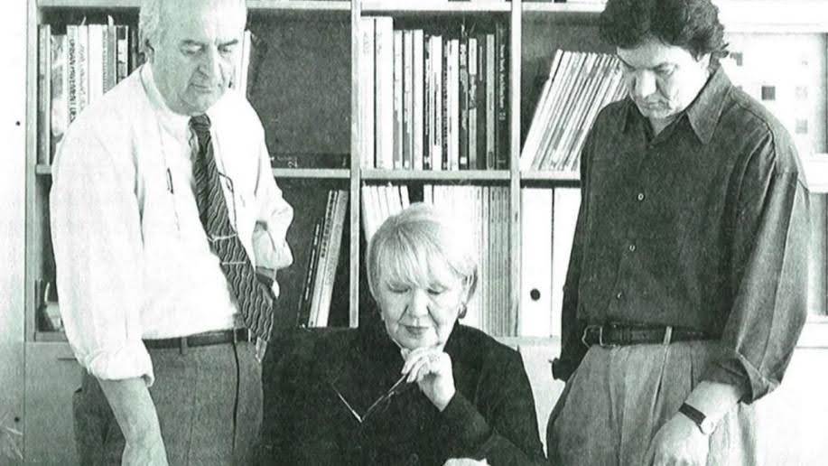 Neşet Arolat, Şaziment Arolat, Emre Arolat.