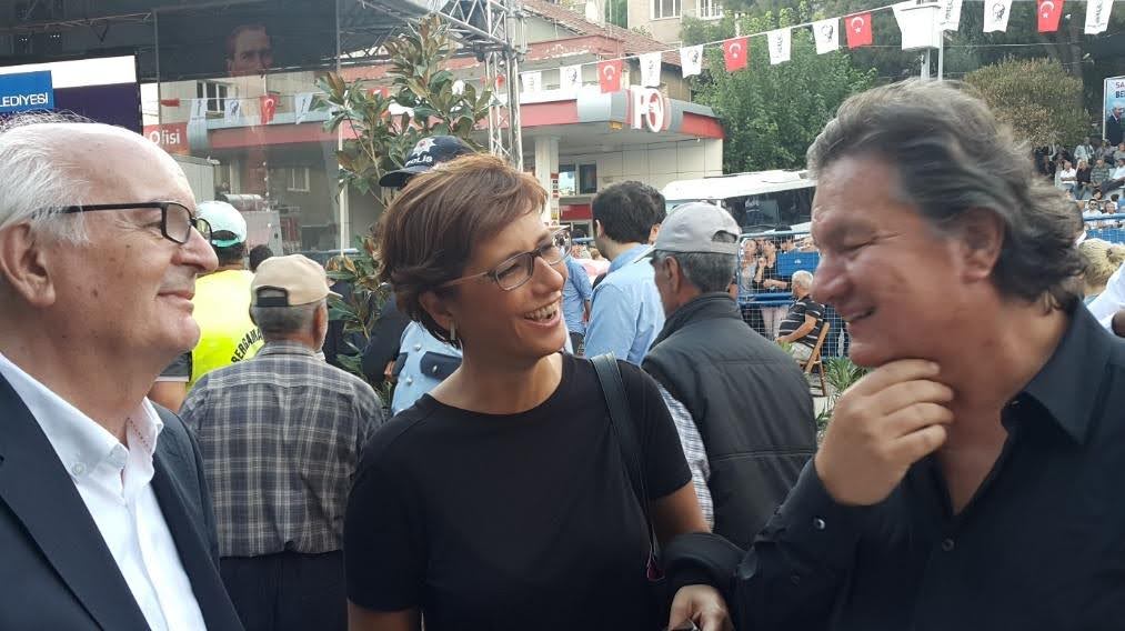 Neşet Arolat, Gonca Paşolar, Emre Arolat, Bergama Kültür Merkezi açılışı, 2016.