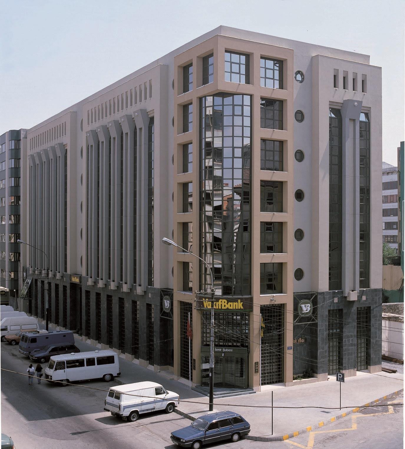 Vakıfbank Ege Bölge Müdürlüğü. (Fotoğraf: EAA Belgeliği)