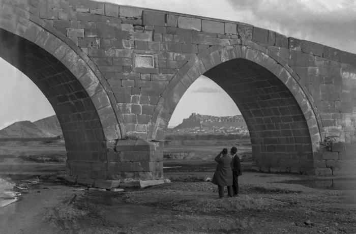 1222’de Alâeddin Keykubad’ın yaptırdığı Akköprü’den Ankara Kalesi’ne doğru görünüm.