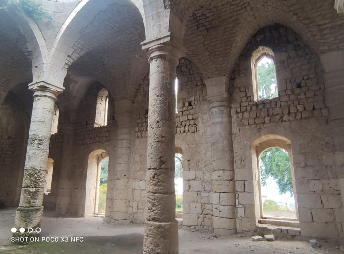 Resim 4. Kilisenin iç cephesi (G. Mıstıkoğlu arşivi).Image 4. Interior facade of the church (G. Mıstıkoğlu archive).