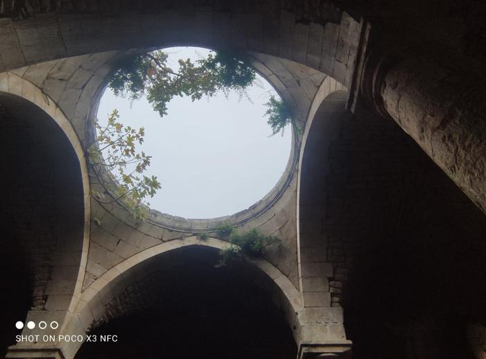 Resim 7. Çatı feneri adlı boşluk (G. Mıstıkoğlu arşivi).Image 7. Space called roof lantern (G. Mıstıkoğlu archive).