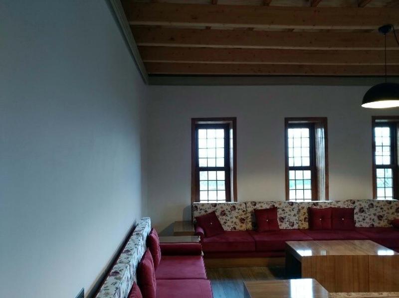 Resim 4. Nknc Mimarlık tarafından Malatya Büyükşehir Belediyesi için tasarlanmış olan kerpiçten üretilen yönetim binası (Ekinci, 2020).Image 4. Adobe administration building designed by Nknc Architecture for Malatya Metropolitan Municipality (Ekinci, 2020).