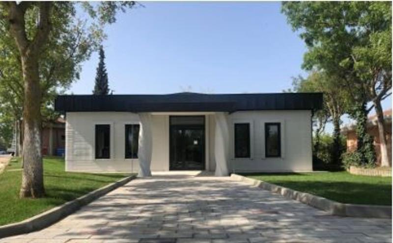 Resim 8. İSTON tarafından İstanbul’da 3 boyutlu yazıcı ile üretilen konut binası (URL-2).Image 8. Residential building produced with a 3D printer by ISTON in Istanbul (URL-2).