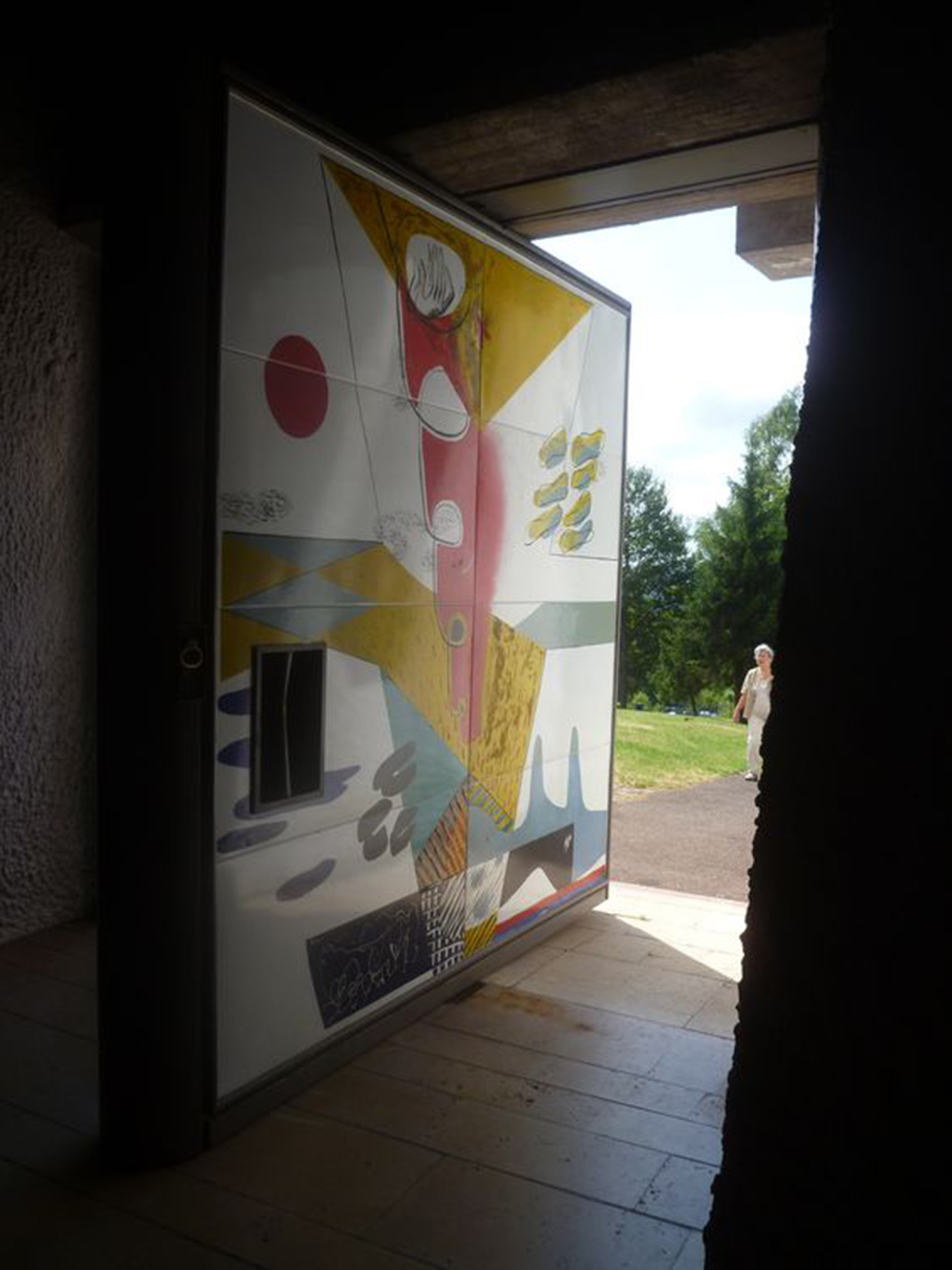 Resim 4.1. Ronchamp Şapeli sanatsal kapısı ve kapı kulpu, 1950 (URL-10).