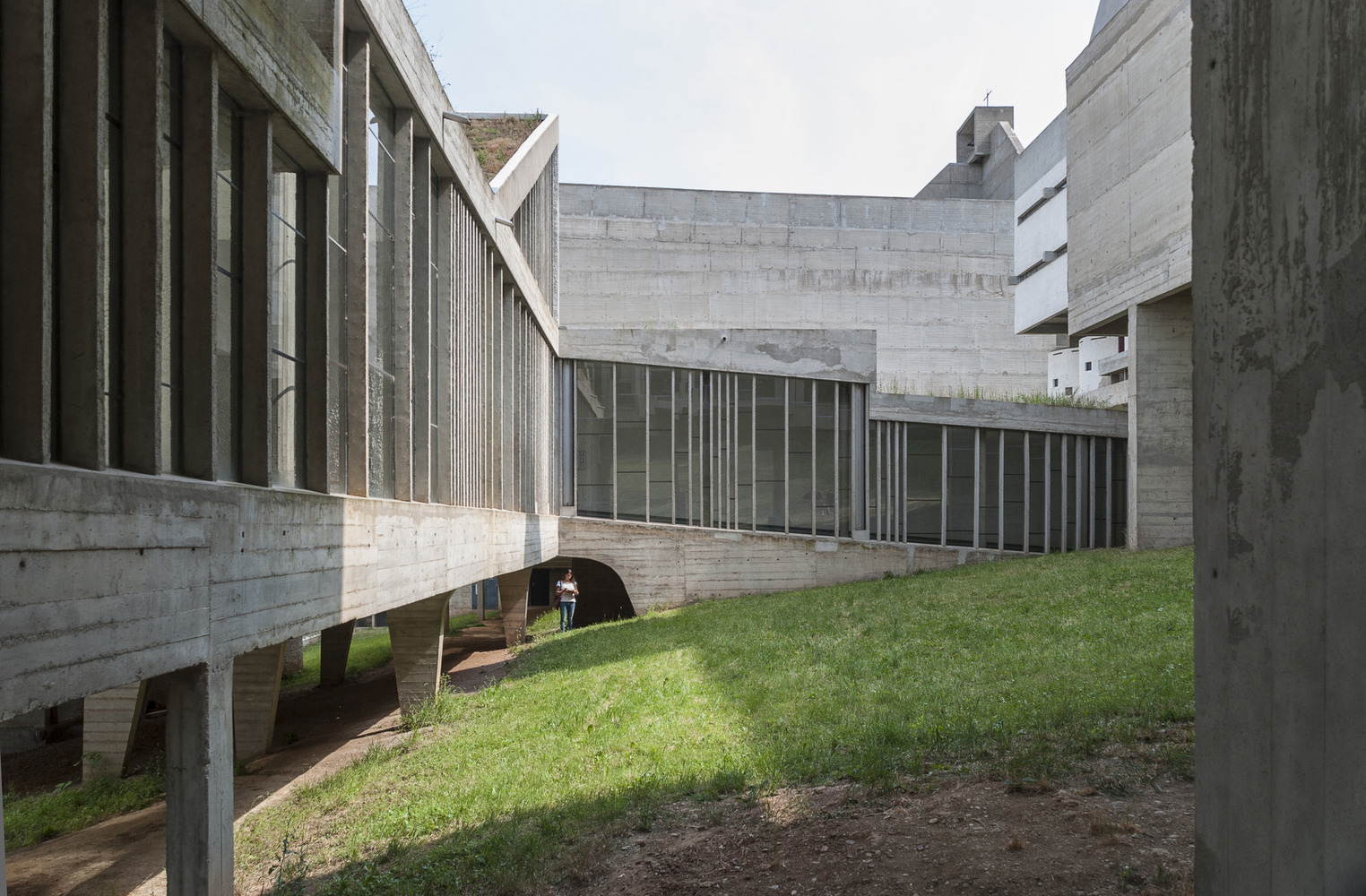 Resim 7. La Tourette Manastırı, Fransa, 1959 (URL-15).