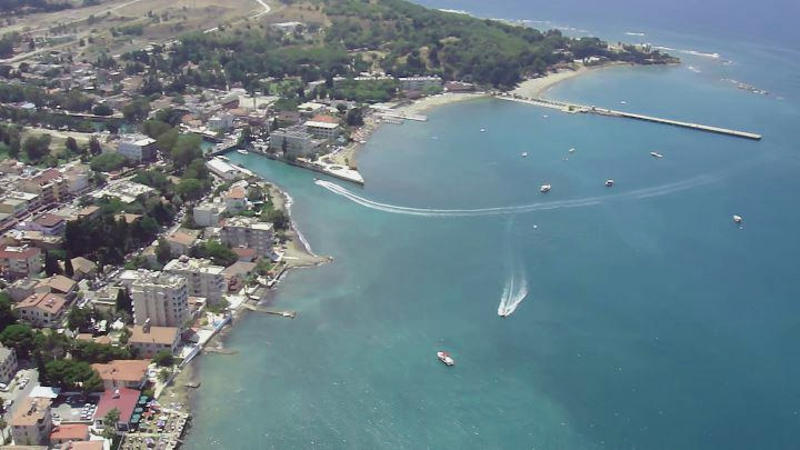 Resim 4: 2016 öncesine ait hava fotoğrafında Ordu Evi’nin planından başlayarak Orman Kampı’nın özel plajına kadar olan kesim görülebiliyor (URL-1).