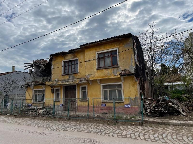 Resim 12. Edincik’te iki katlı ahşap bina.