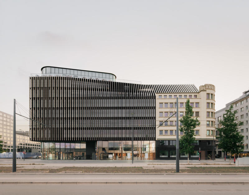 01-Main Image-Facade-Post HELIX HQ-Metaform_©Simon Menges & Nino Tugushi
