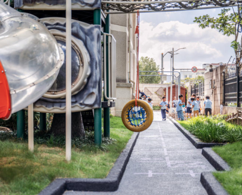 18 保留大型游乐设备下方的”时间之旅“与周边景观 ©CreatAR Images