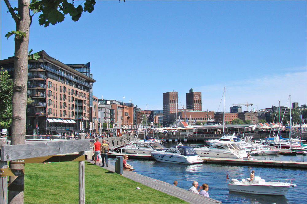 Aker Brygee deniz kıyısı, Oslo.